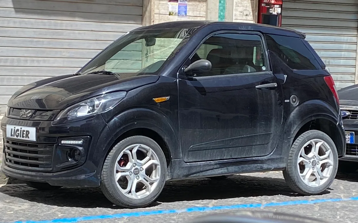 Voiture sans permis Ligier, autre vue